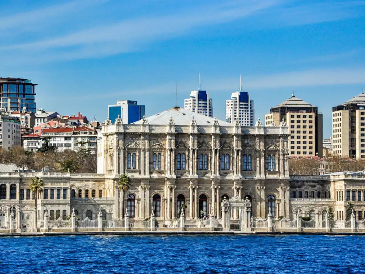 کاخ دولما باغچه استانبول: همه آنچه قبل از رفتن باید بدانید