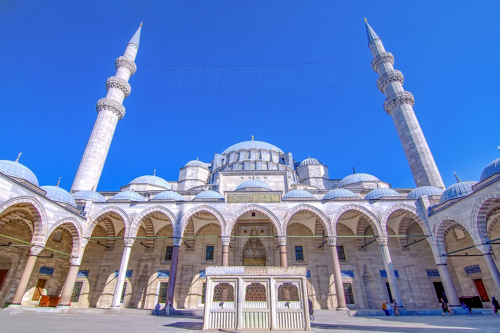 مسجد سلیمانیه | تاریخچه + معماری + بخش های مختلف
